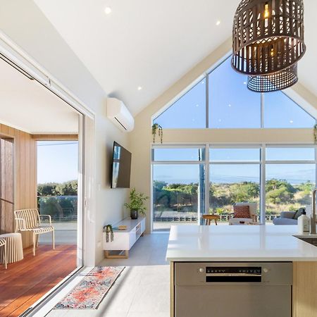 Luxury Beachside Living Elegant 3-Bedroom Haven Christchurch Dış mekan fotoğraf