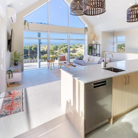 Luxury Beachside Living Elegant 3-Bedroom Haven Christchurch Dış mekan fotoğraf