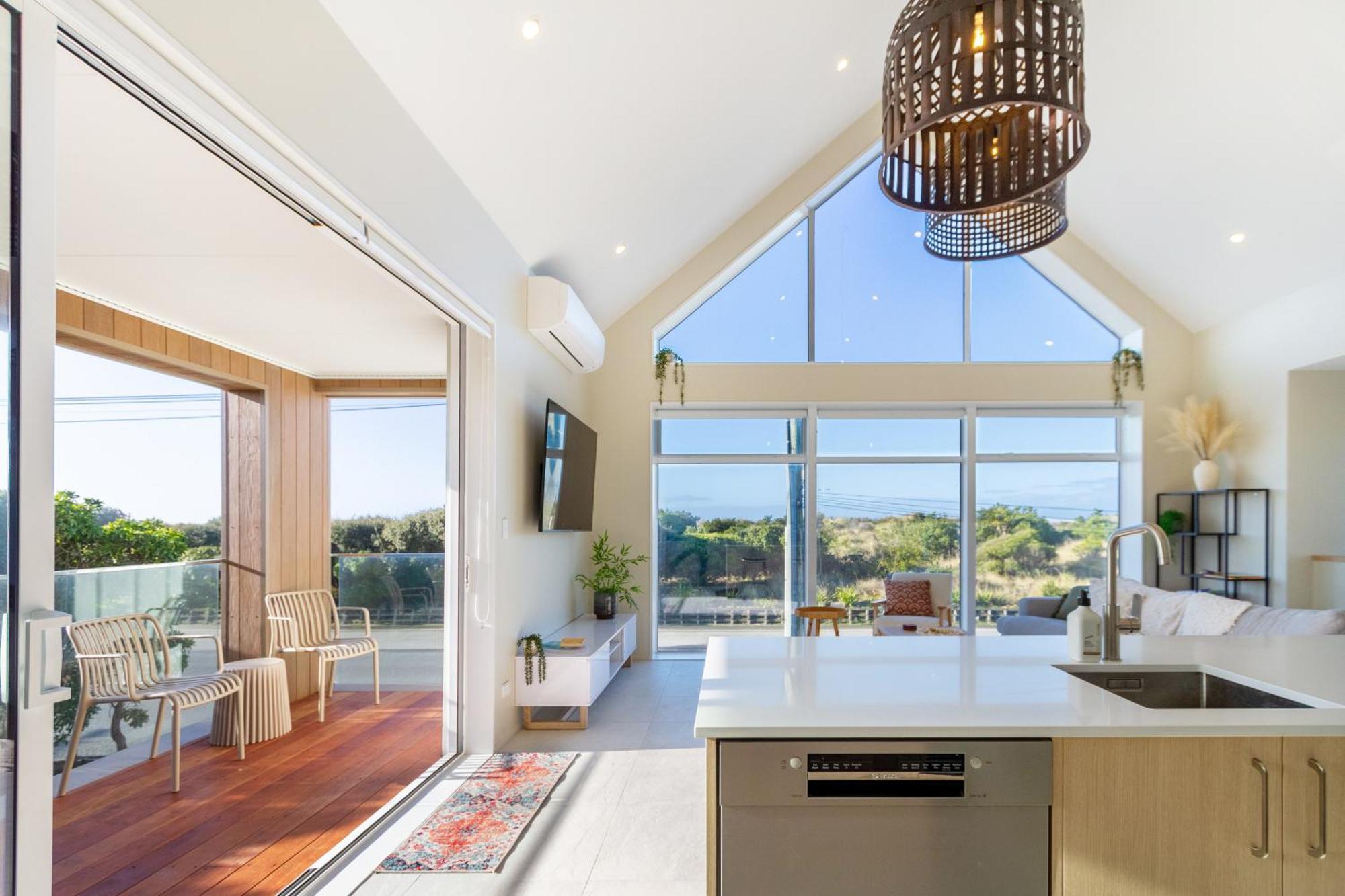 Luxury Beachside Living Elegant 3-Bedroom Haven Christchurch Dış mekan fotoğraf