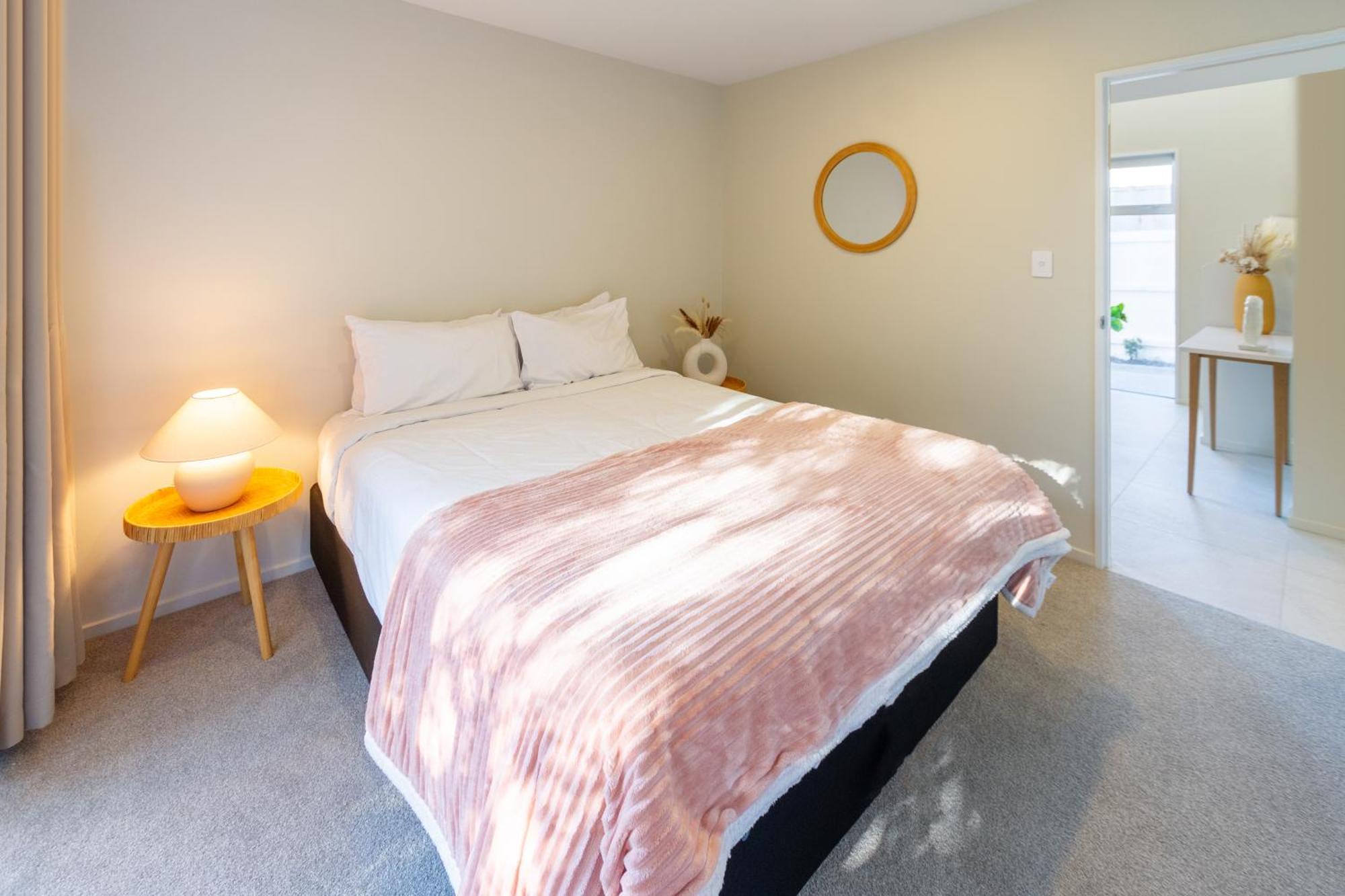 Luxury Beachside Living Elegant 3-Bedroom Haven Christchurch Dış mekan fotoğraf
