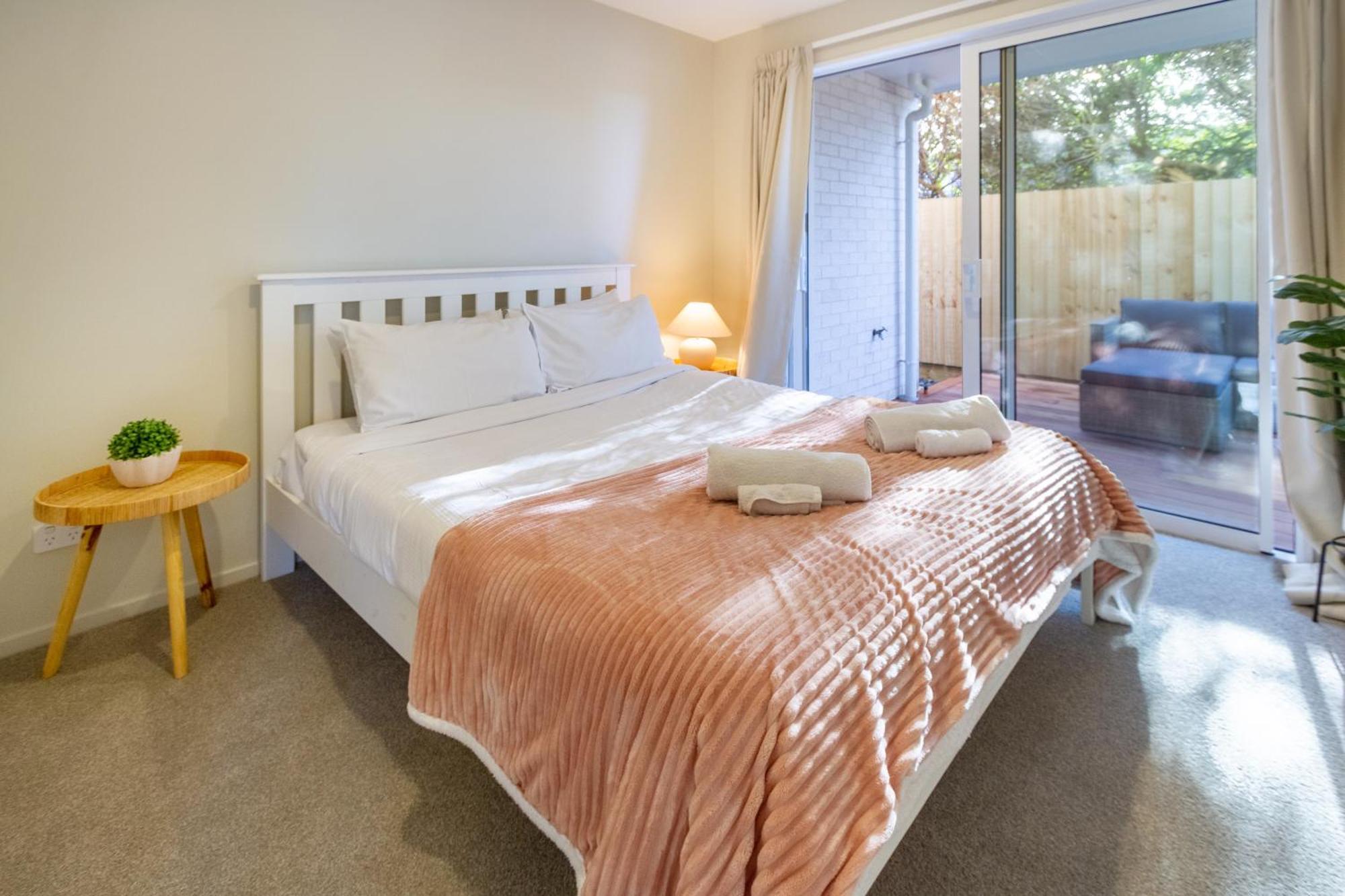 Luxury Beachside Living Elegant 3-Bedroom Haven Christchurch Dış mekan fotoğraf