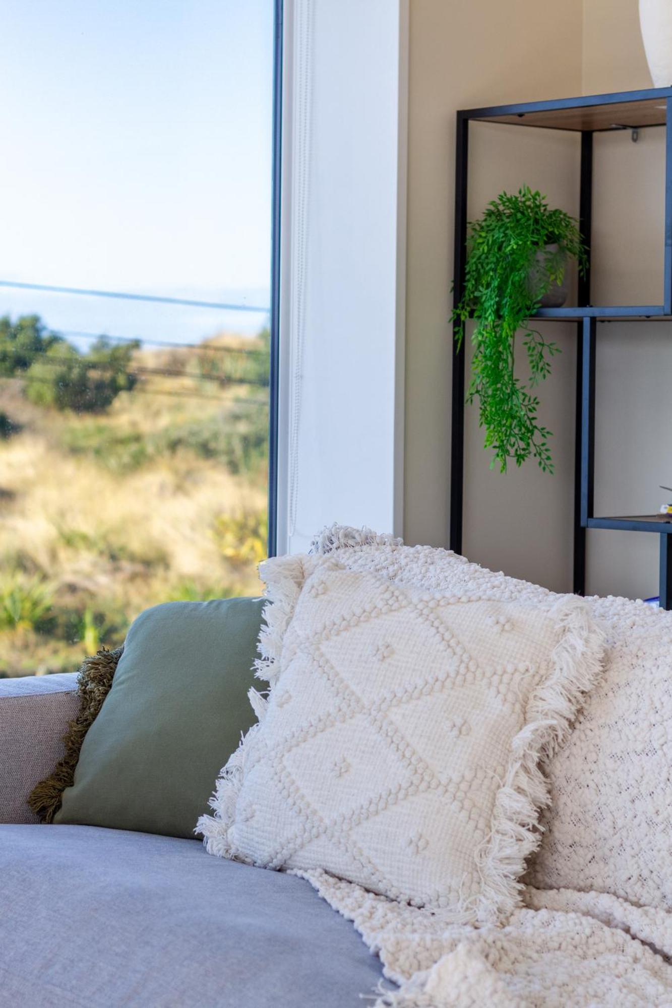 Luxury Beachside Living Elegant 3-Bedroom Haven Christchurch Dış mekan fotoğraf