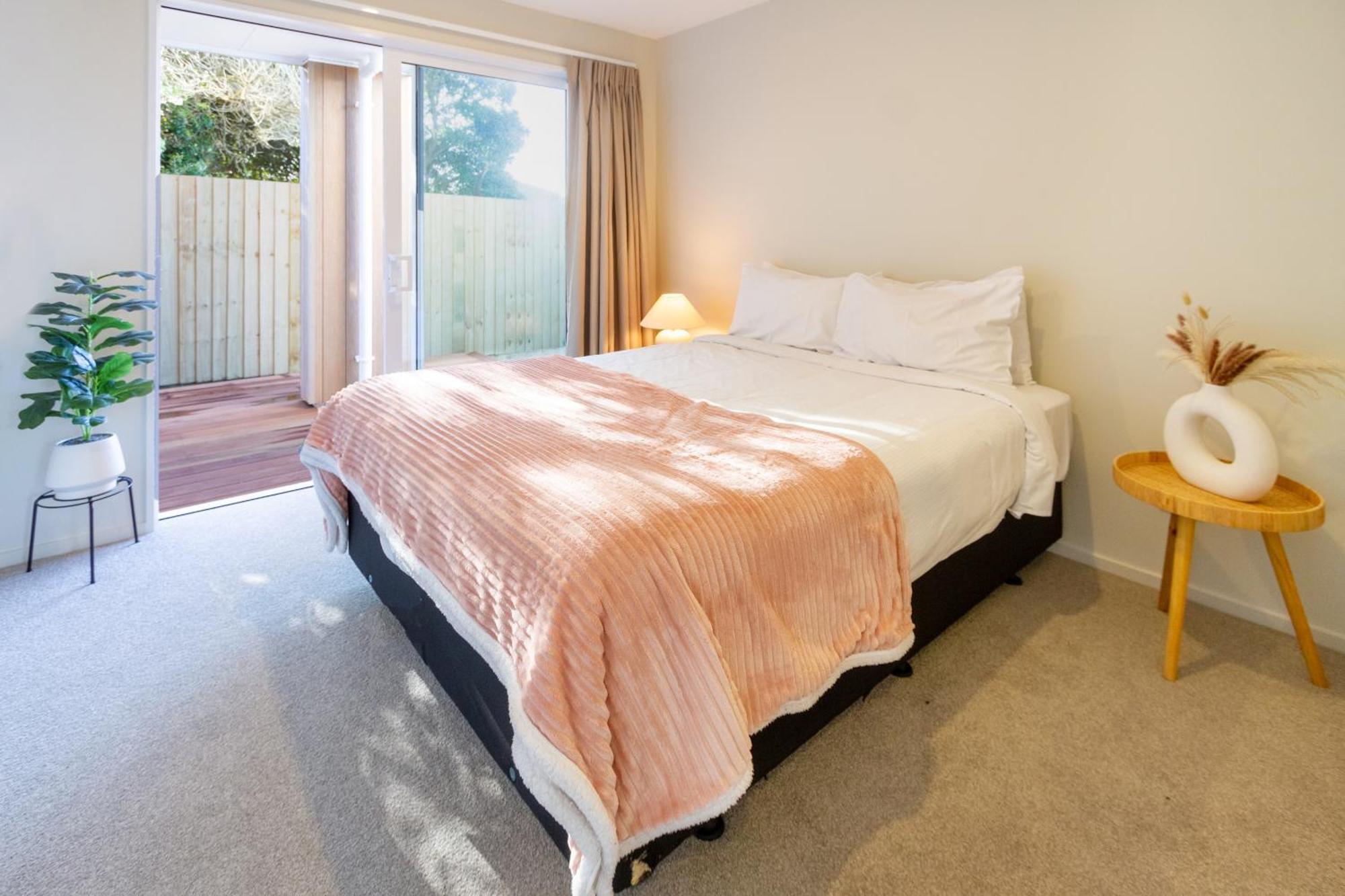 Luxury Beachside Living Elegant 3-Bedroom Haven Christchurch Dış mekan fotoğraf