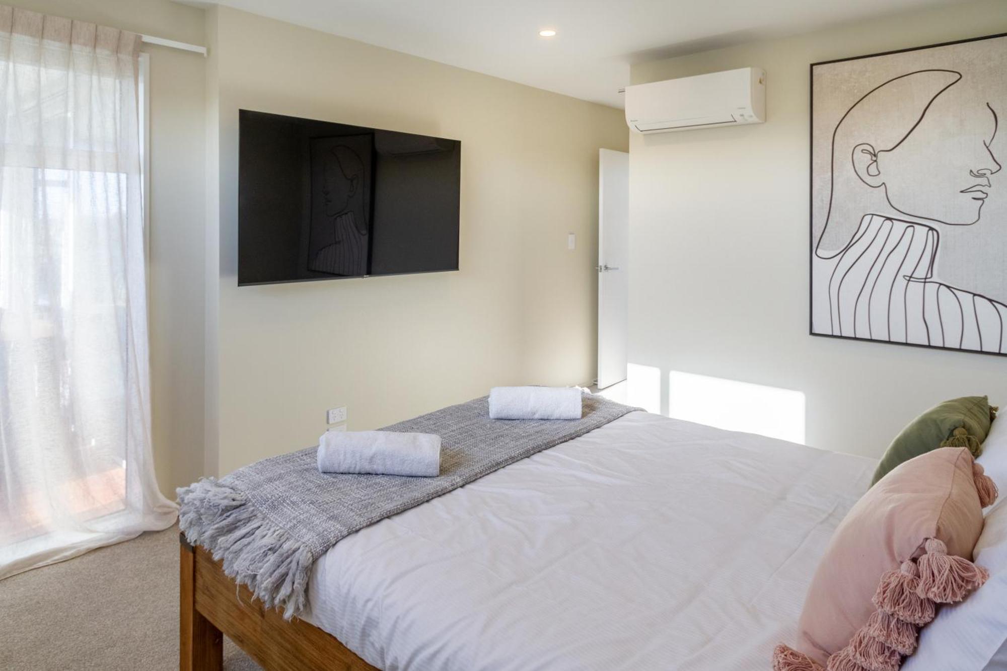 Luxury Beachside Living Elegant 3-Bedroom Haven Christchurch Dış mekan fotoğraf