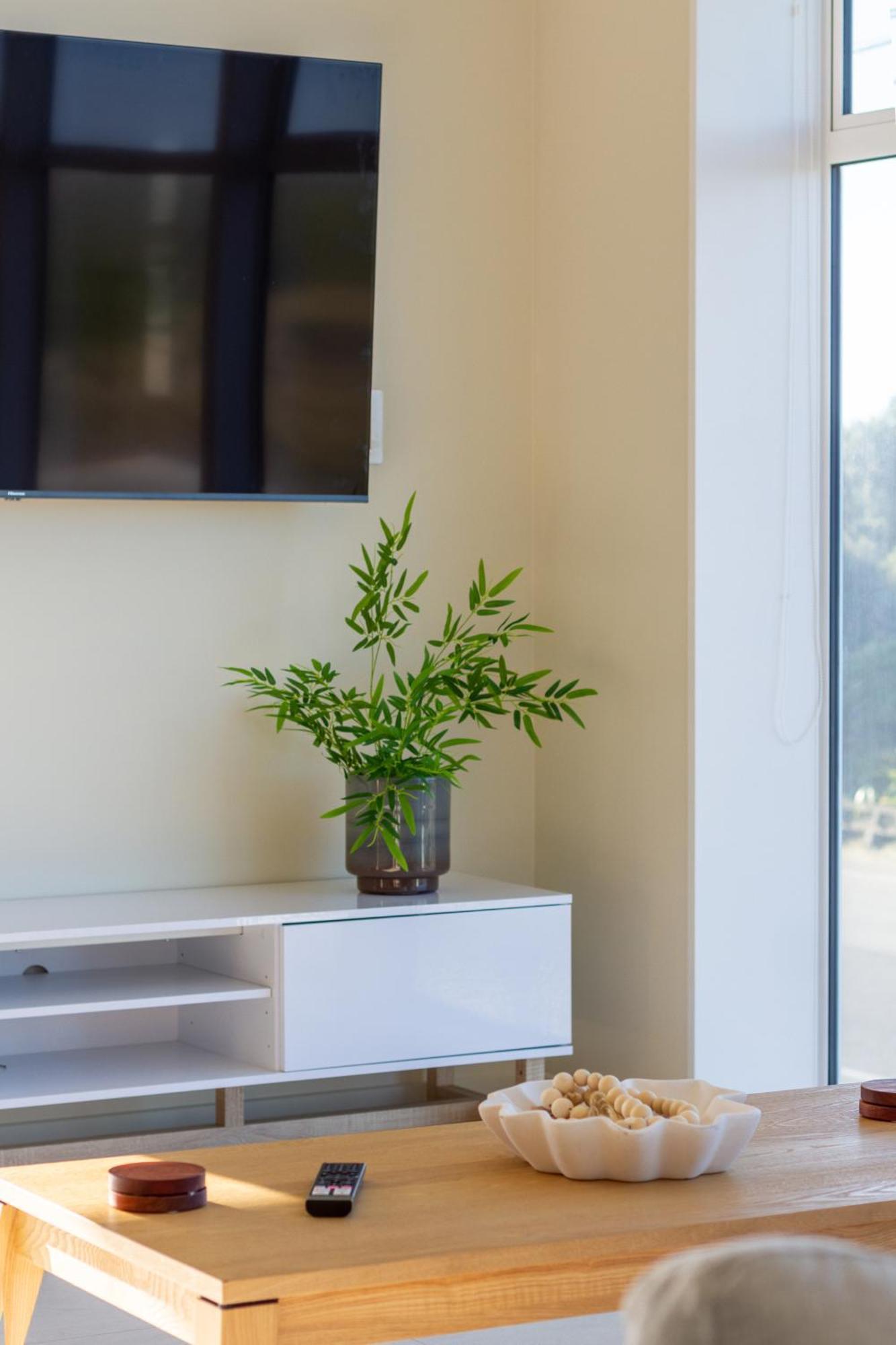 Luxury Beachside Living Elegant 3-Bedroom Haven Christchurch Dış mekan fotoğraf