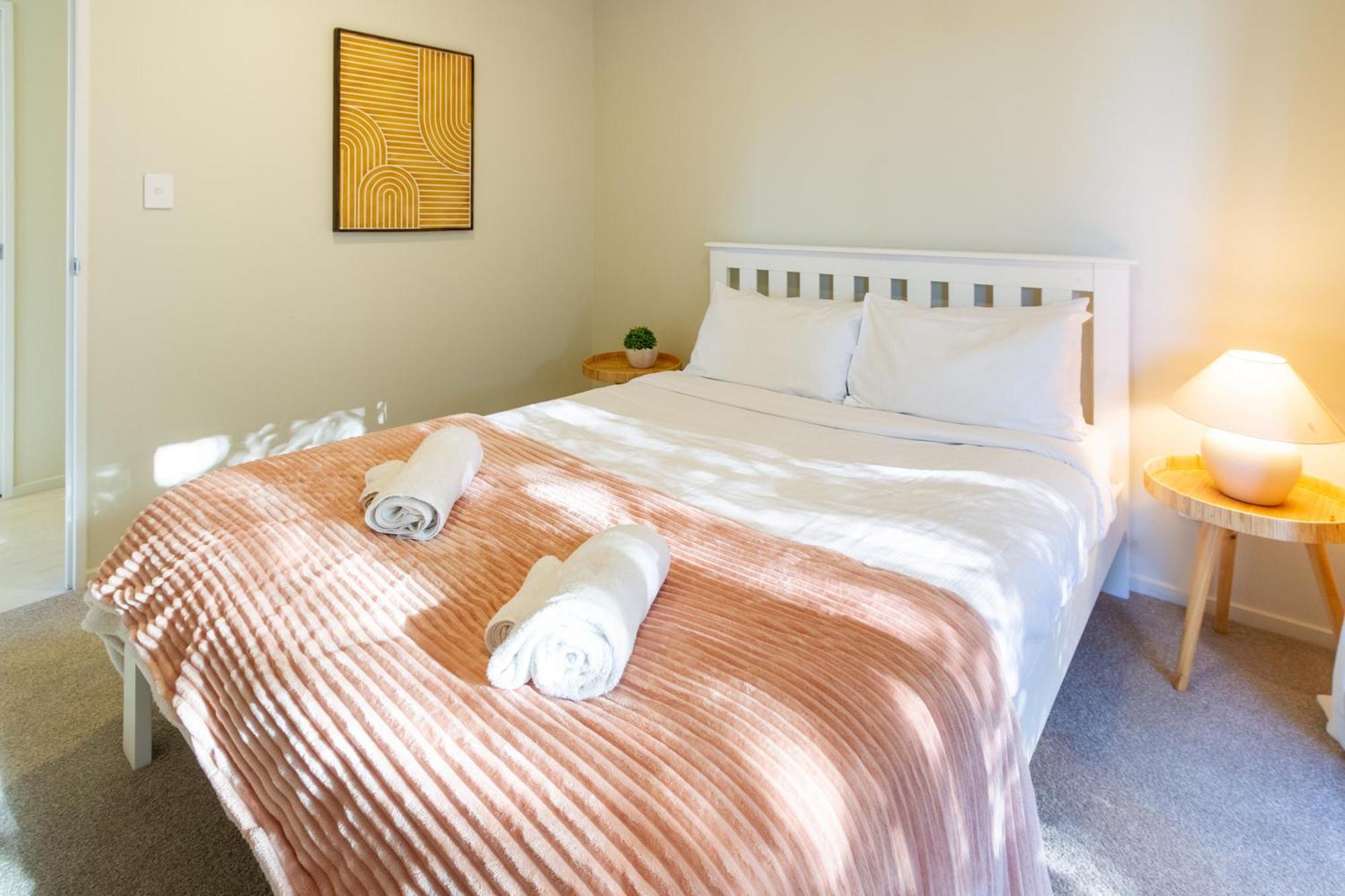 Luxury Beachside Living Elegant 3-Bedroom Haven Christchurch Dış mekan fotoğraf